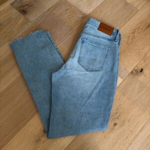 Lucky Brand Women’s Faded Blue Straight Jeans